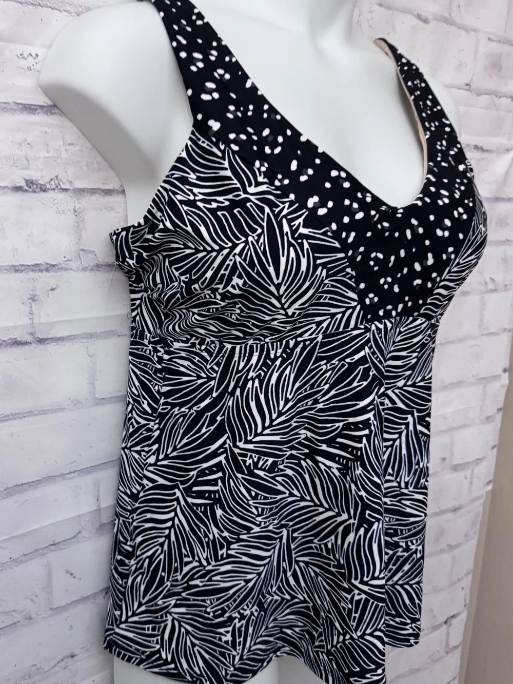 Swimsuits For All Plus 16 Tankini Top Swimsuit Black White Palms Tropical Floral